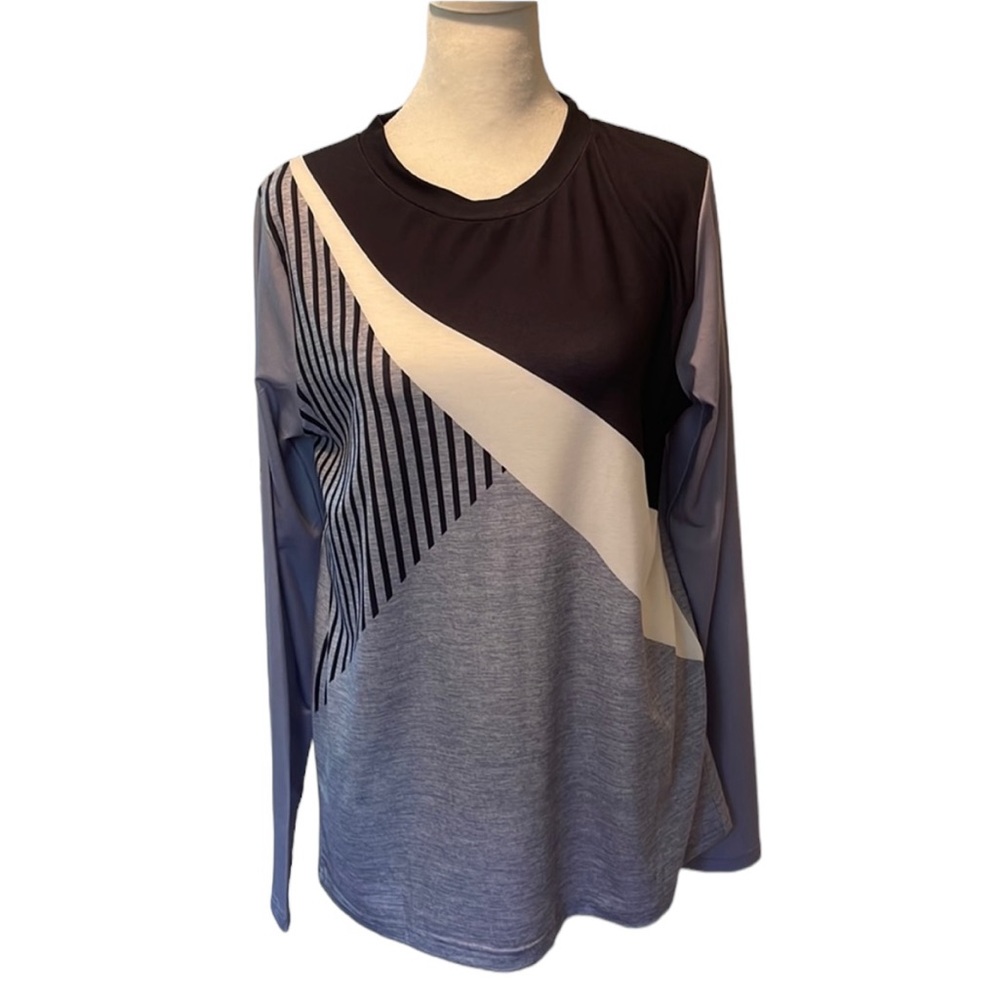 Exclusive ❤️ l/s colorblock graphic tee in grey, black and white. Size M. NWT